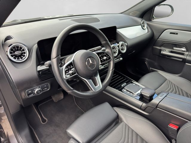 Fahrzeugabbildung Mercedes-Benz GLA 200 Automatik Style+LED+Spur+CarPlay+DAB