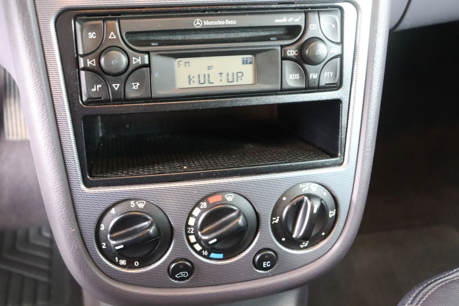 Fahrzeugabbildung Mercedes-Benz A 160 AVANTGARDE * Teill. * HU/AU 04.26