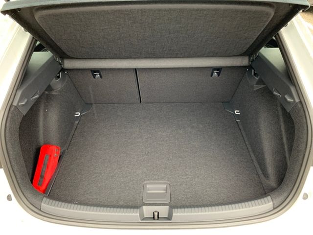 Fahrzeugabbildung Volkswagen Taigo 1,5 TSI DSG R-LINE IQ DIRVE KAMERA NAVI MA