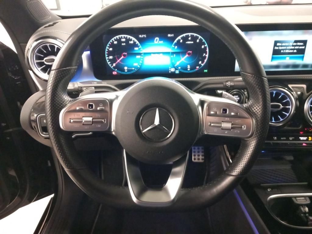 Fahrzeugabbildung Mercedes-Benz CLA 200 Shooting Brake *Navi*PDC*SpurH*LED*Kam.