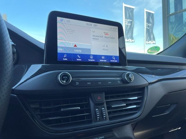 Fahrzeugabbildung Ford Focus ST-Line LED Kamera SpurhalteASS Tempomat