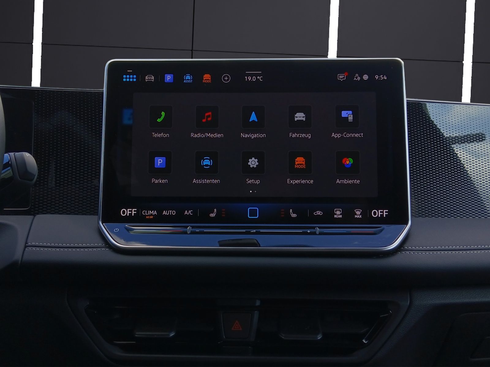 Fahrzeugabbildung Volkswagen Tiguan TDI Goal DSG Matrix AHK Navi AID ACC RFK