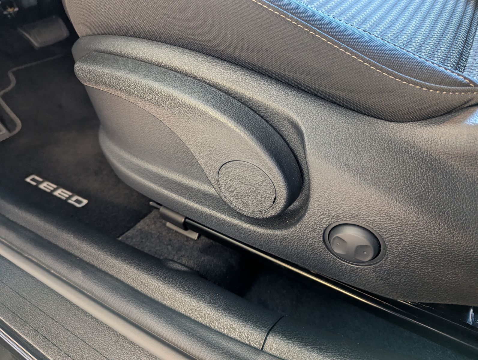 Fahrzeugabbildung Kia cee'd Sportswagon 1.5 DCT Spirit LED JBL Cam 7J