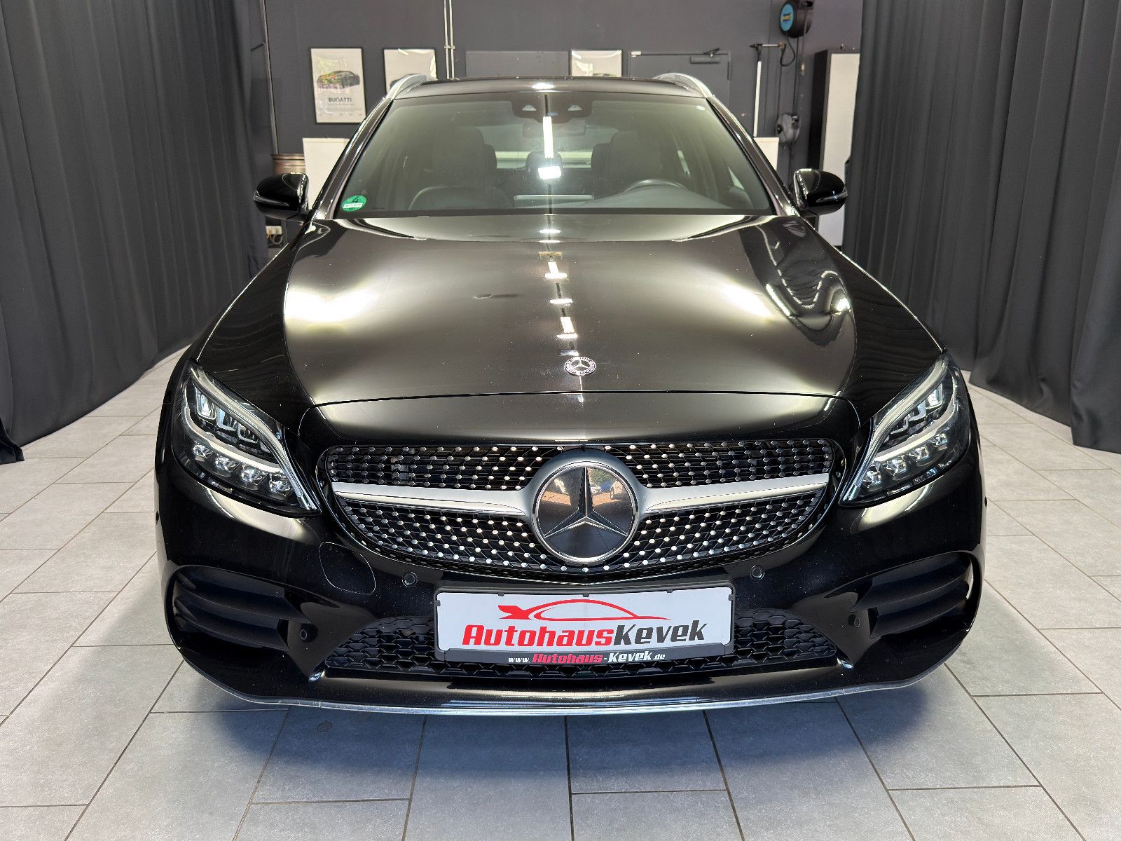 Fahrzeugabbildung Mercedes-Benz C 220d T 4Matic|AMG-LINE|PANORAMA|LED|NAVI|LEDER