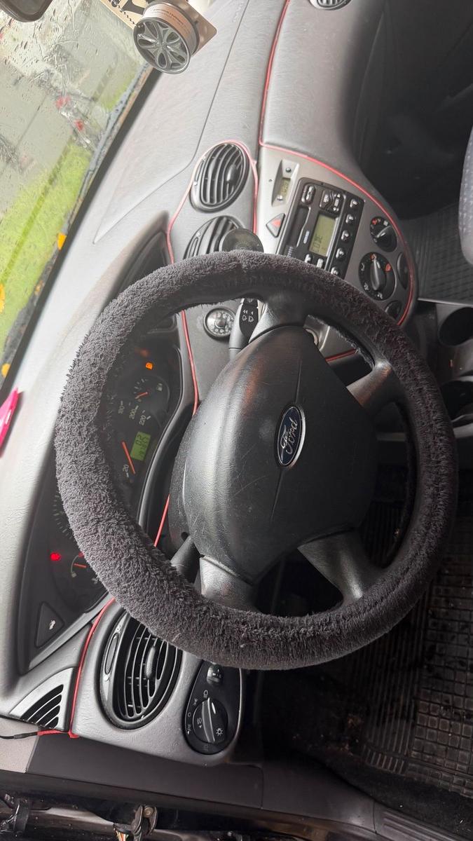 Ford Focus 2004 — engine 120 HP (88kW)