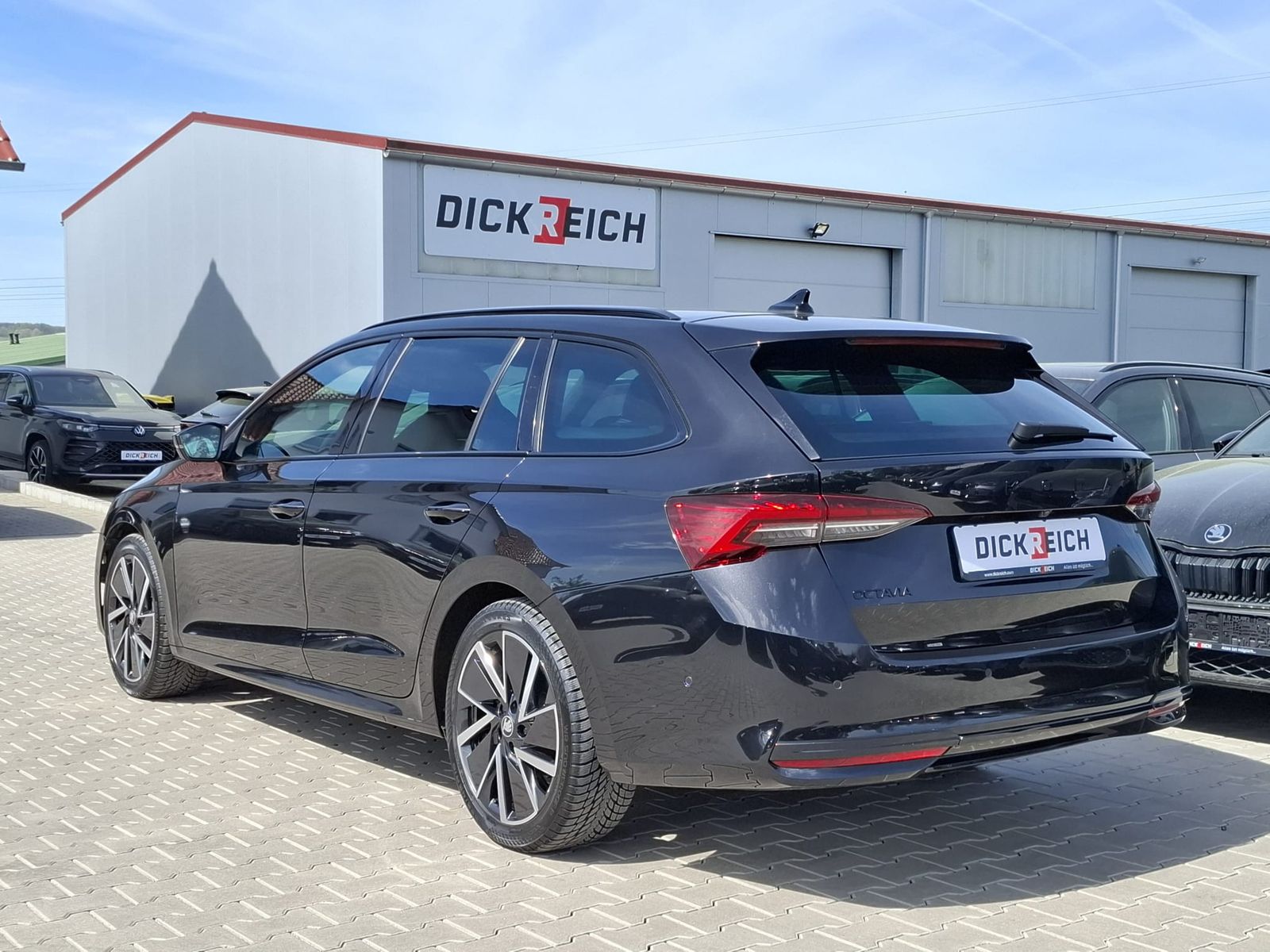 Fahrzeugabbildung SKODA Octavia 2.0 DSG Sportline MATRIX*AHK*CANTON*5J.G