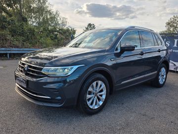 Volkswagen Tiguan - 1