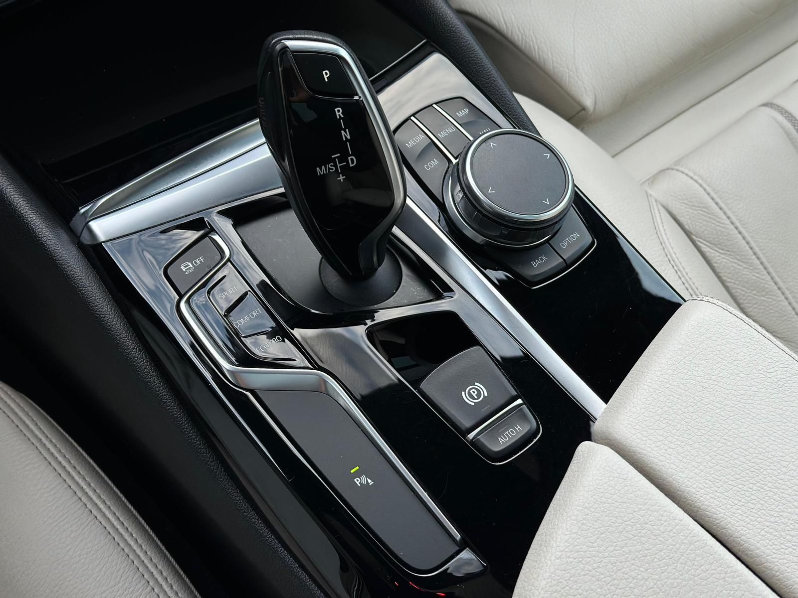 BMW 540i xDrive SPORT LINE SHADOW* LED#AHK#SHZ#PANO - Image 14