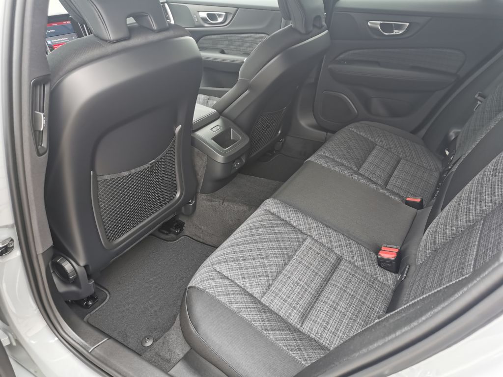 Fahrzeugabbildung Volvo V60 B3 B Core+LED+Kamera+BLIS+