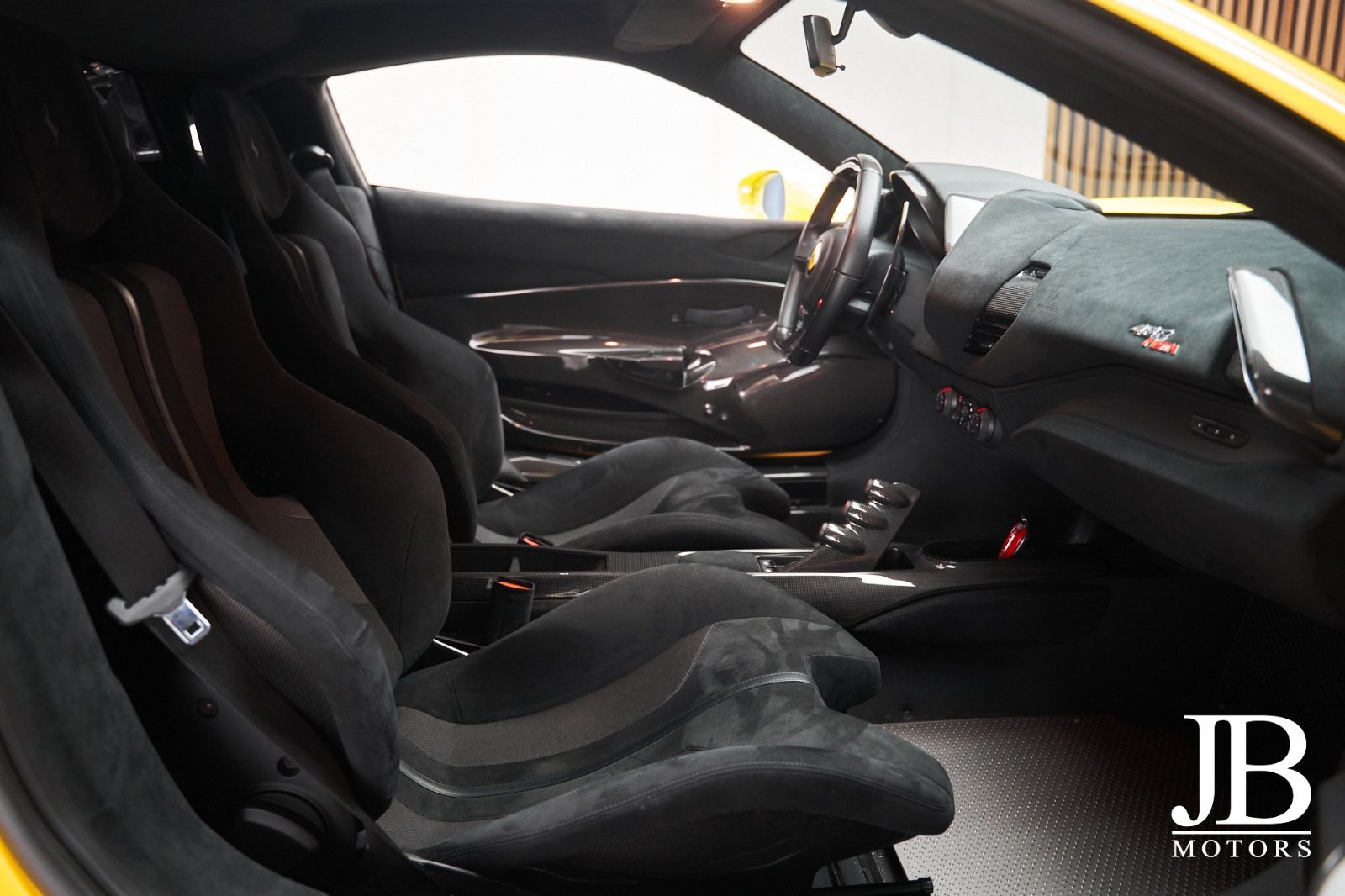 Fahrzeugabbildung Ferrari 488 Pista Racing Seats Lightweight Carbon German