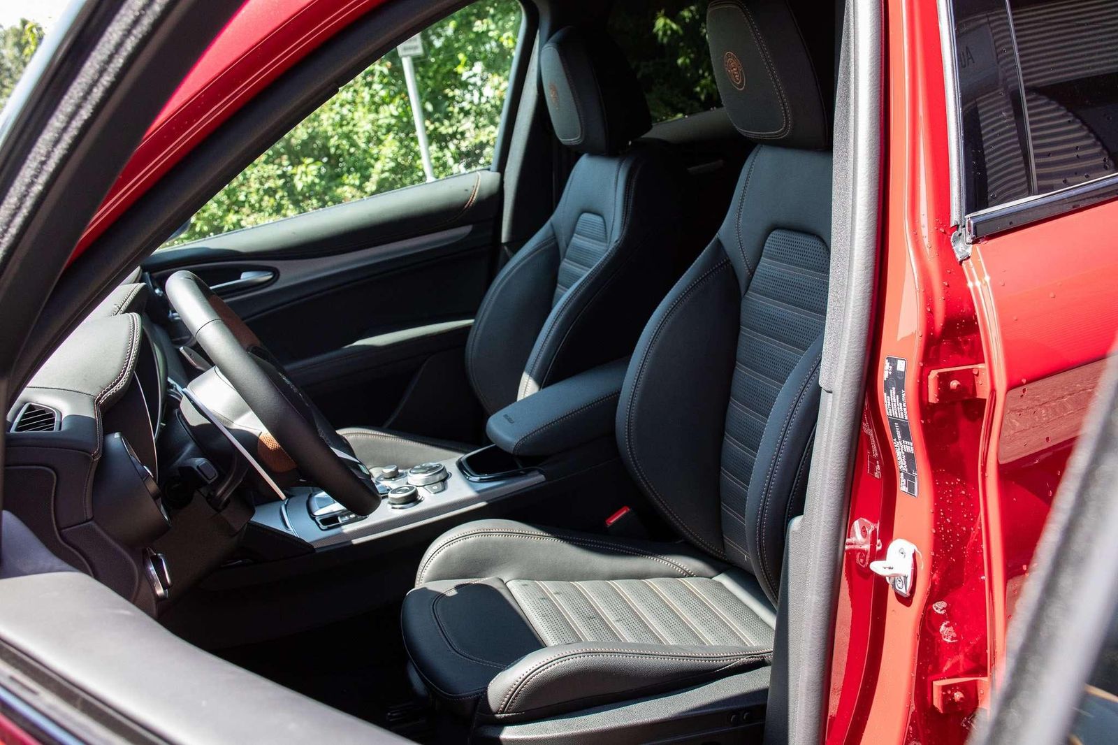 Fahrzeugabbildung Alfa Romeo Stelvio MY24 Intensa 2.0T AT8 Q4