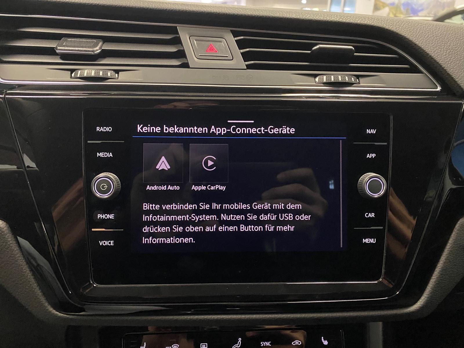 Fahrzeugabbildung Volkswagen Touran 1.5 TSI Comfortline+MATRIX+ACC+TOTWINKEL+