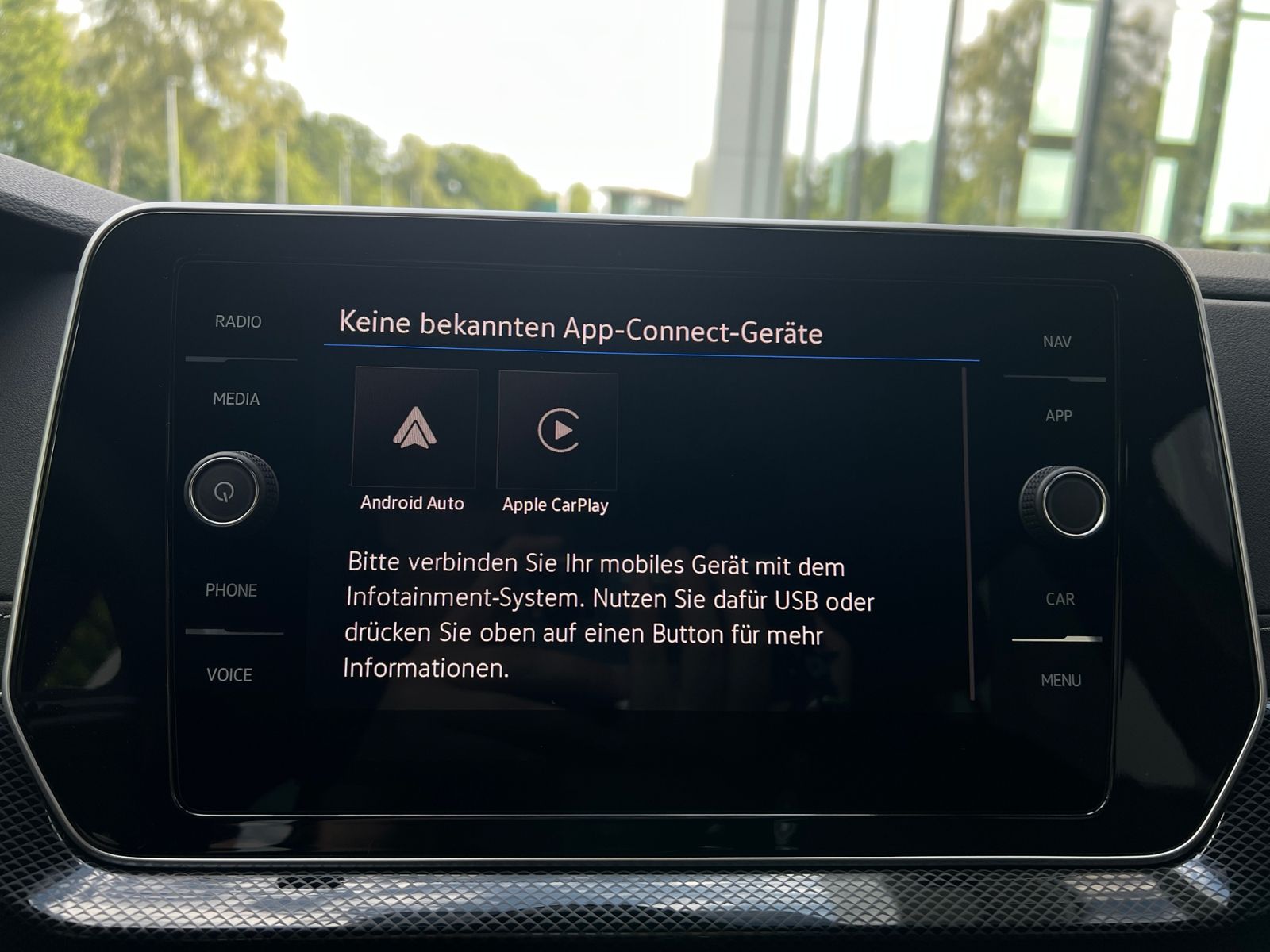 Fahrzeugabbildung Volkswagen T-Cross R-Line 1.5 TSI DSG *AHK, IQ.LIGHT, ACC,
