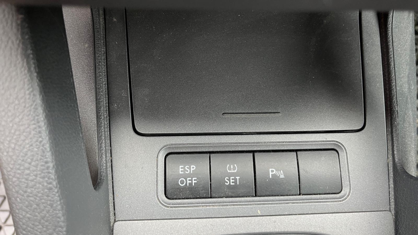 Volkswagen Golf 2009 — interior