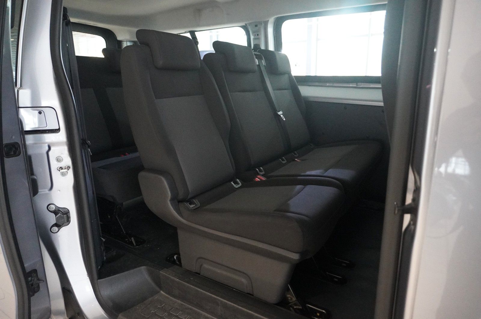 Fahrzeugabbildung Opel Vivaro C Kombi 2.0D "L" 9-SITZER NAVI/TEMP./DAB+