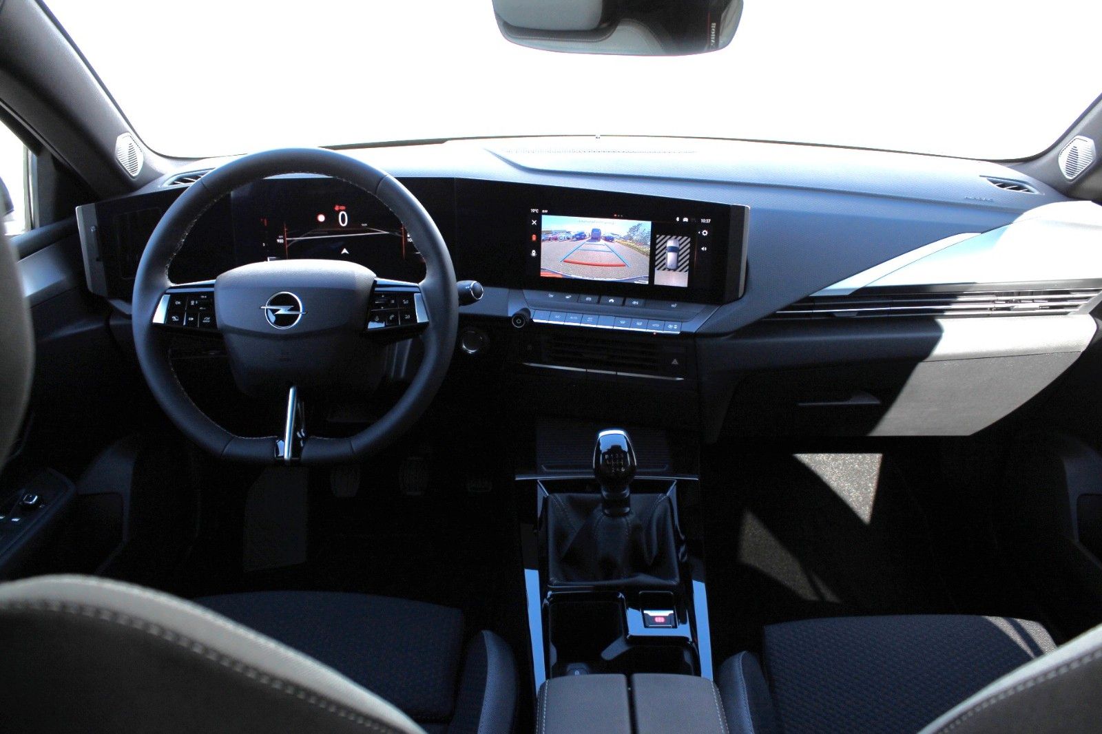 Fahrzeugabbildung Opel Astra L Lim*Edition*RFK*Klima*PDC*SHZ*LED
