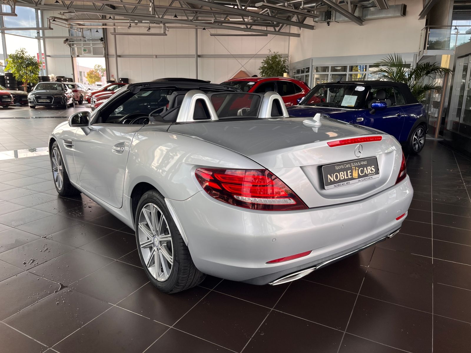 Fahrzeugabbildung Mercedes-Benz SLC 300 Roadster PANO NAVI ALU