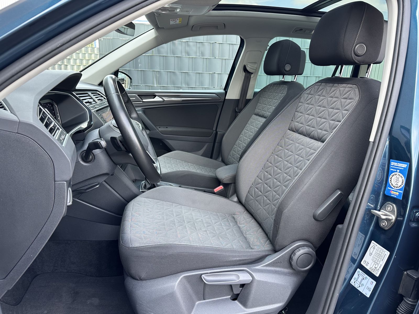 Fahrzeugabbildung Volkswagen Tiguan 2.0 TDI DSG 4M Life NAV+LED+PANO+H&K+ACC