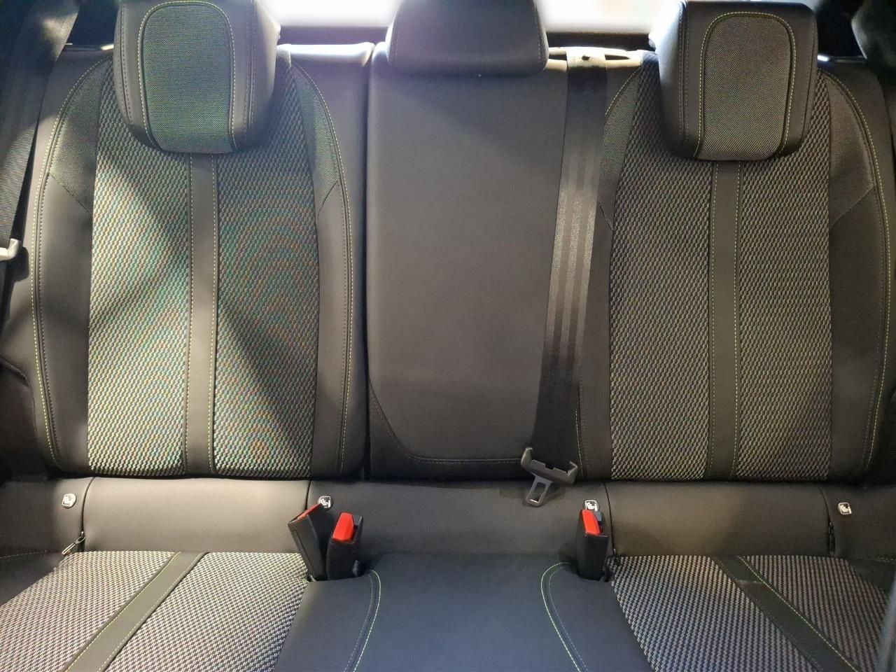 Fahrzeugabbildung Peugeot 208 GT MildHybrid 145 e-DSC6