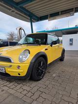 MINI Mini Cooper One R50 1,6L 90ps Liquid Gelb TÜV 27 - MINI ONE in Lübeck