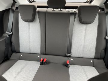 Fotografie 13 des Opel Corsa F 1.2 75ps Tech-Paket Sitzhzg.