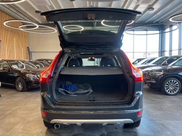 Volvo XC60 Momentum AWD *BI-XENON*PANO*NAVI*PDC*AHK*