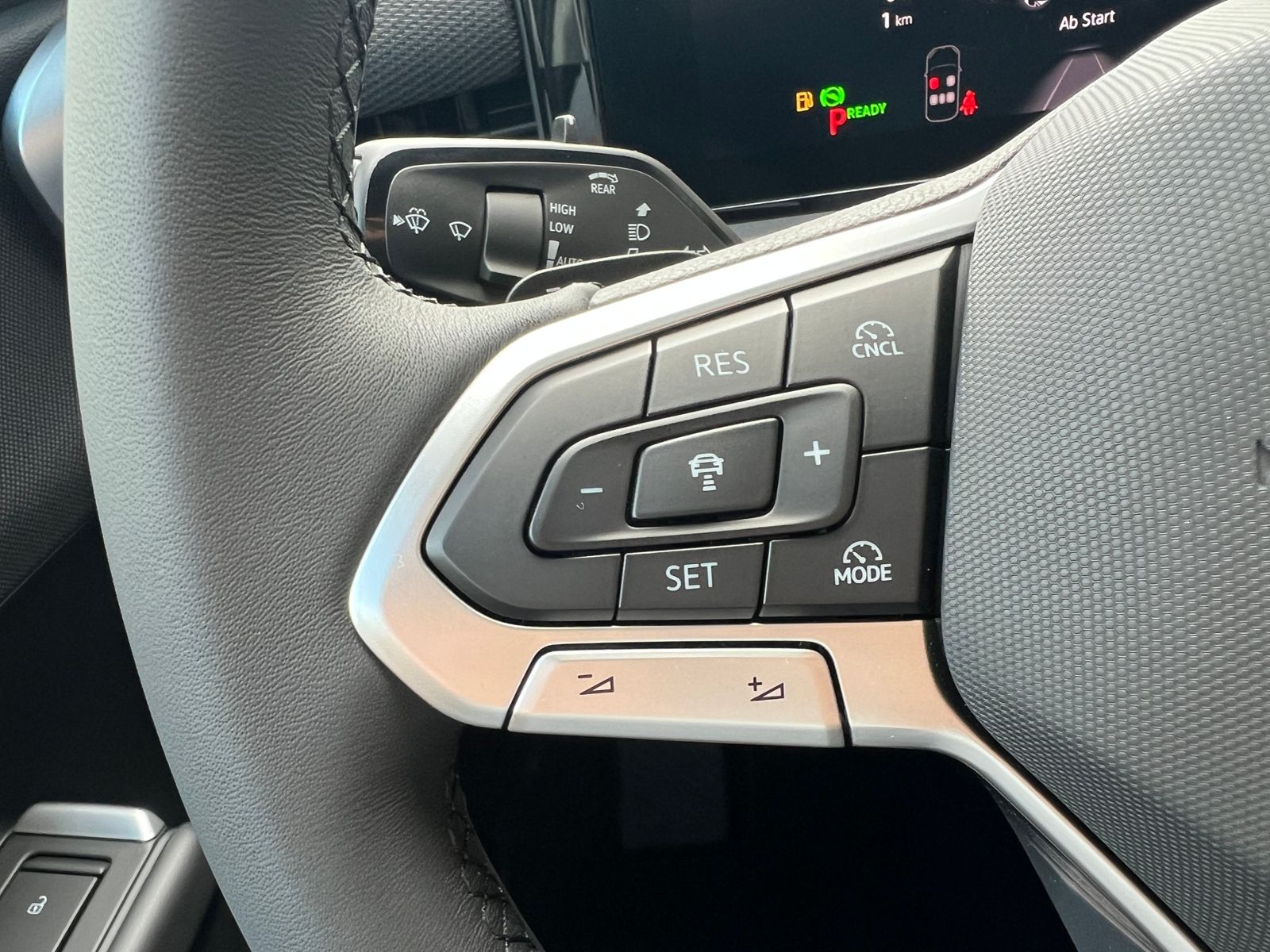 Fahrzeugabbildung Volkswagen T-Roc Life 1.5 eTSI DSG  *AHK, Ganzjahresreifen,