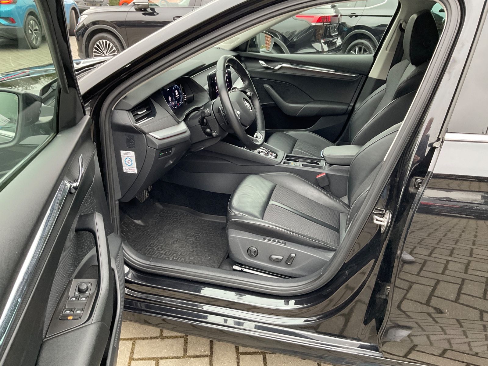 Fahrzeugabbildung SKODA Octavia Combi 2.0 TDI DSG,Navi,LED,HeadUp