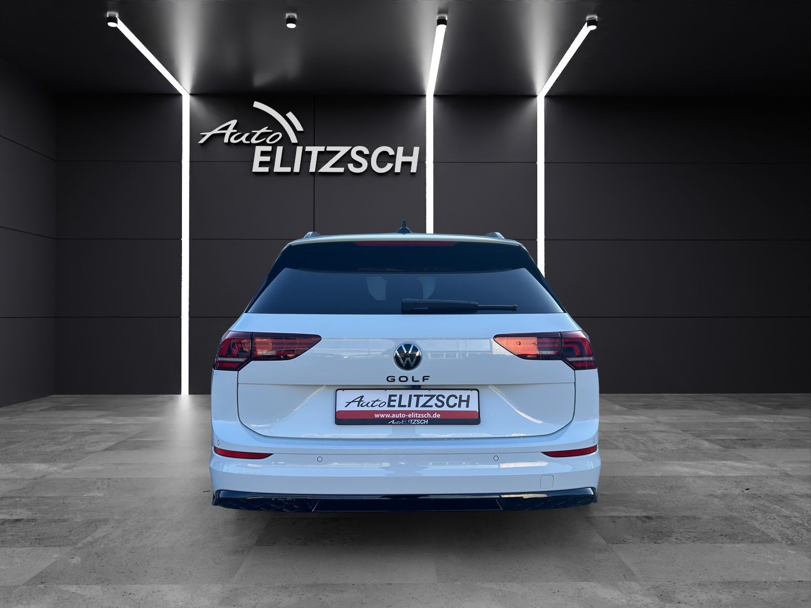Fahrzeugabbildung Volkswagen Golf VIII Variant R-Line eTSI DSG LED+ ACC AHK S