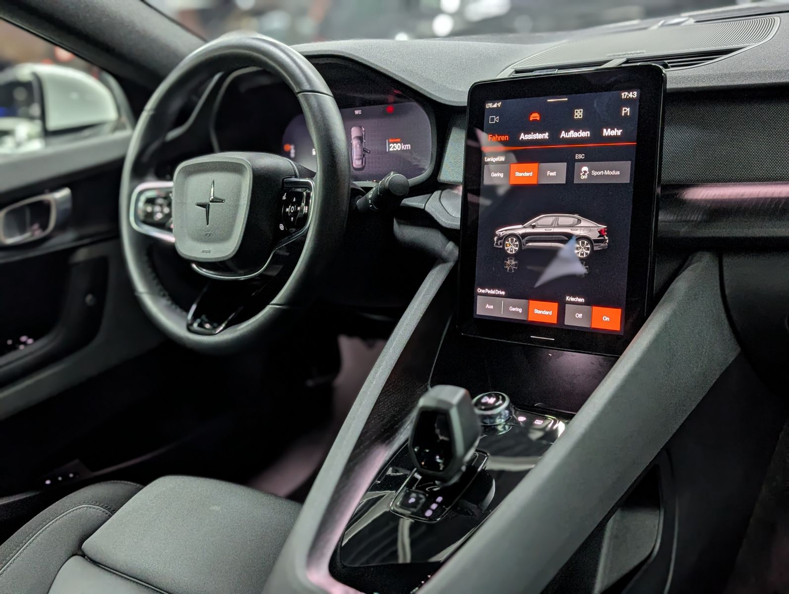 Fahrzeugabbildung Polestar 2 Range SoH 94% PILOT PLUS-PK PANO LED H&K WÄRME