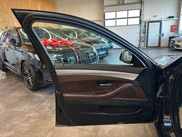 BMW M550 *Vollausstattung*HeadUP*4-ZONEN*AHK*LEDER*