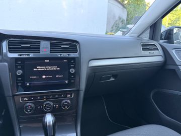 Volkswagen Golf - 10