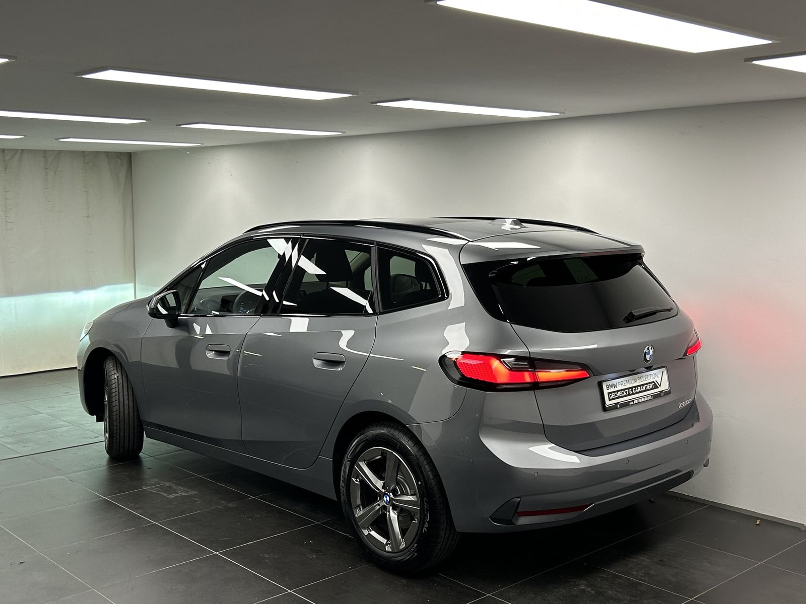BMW 220i Active Tourer DAB Pano. AHK Komfortzugang imagem 3