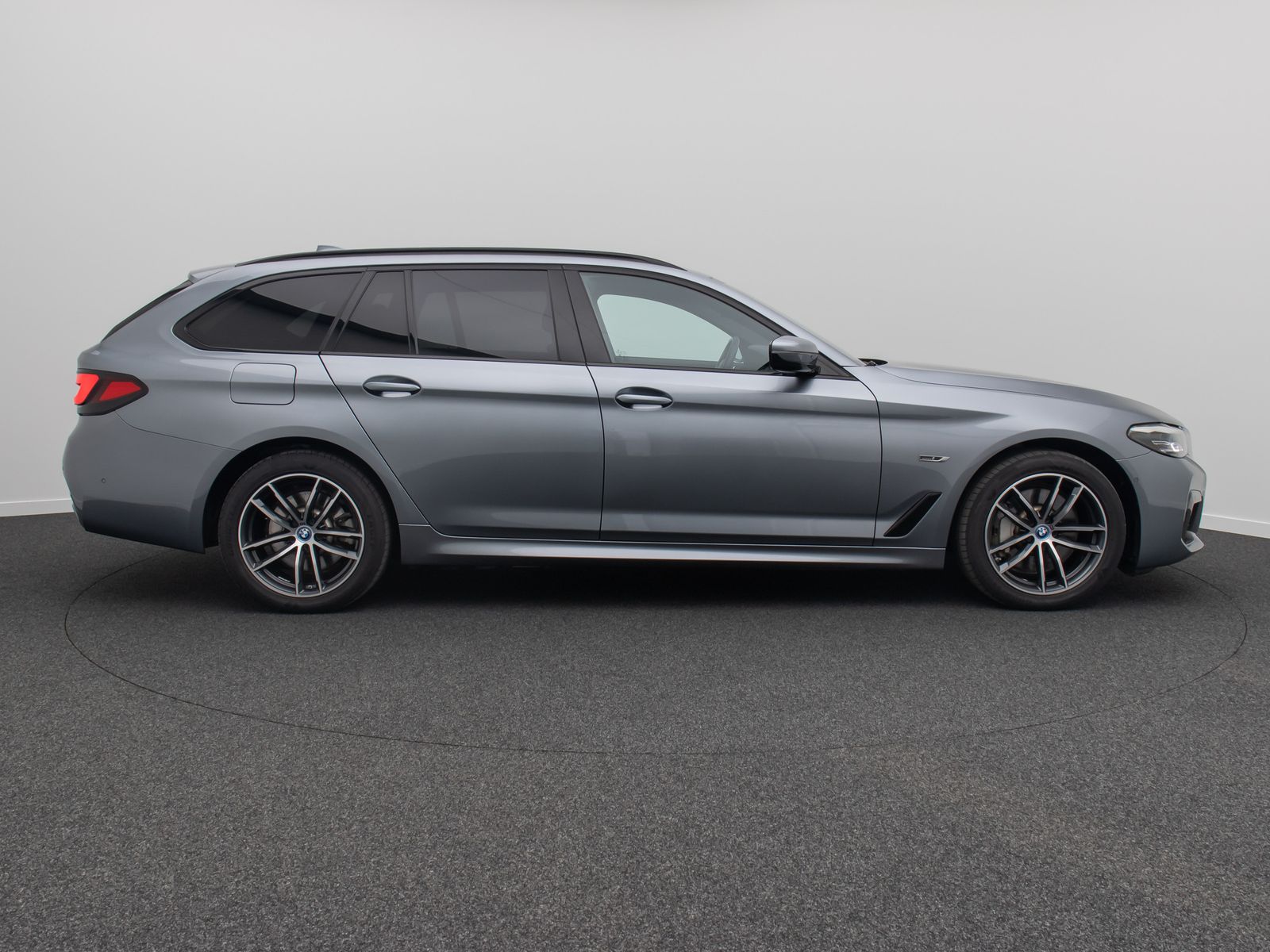 Fahrzeugabbildung BMW 530e M Sport DAB Kamera AHK Memory Alarm 18Zoll