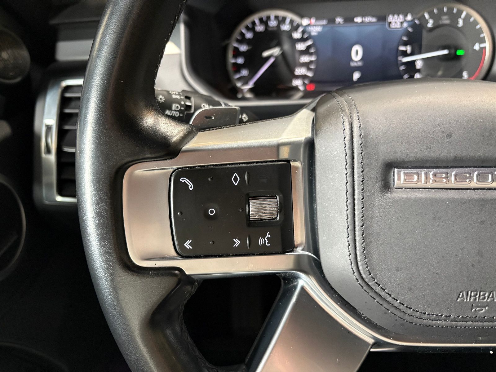 Fahrzeugabbildung Land Rover Discovery 5 R-Dynamic HSE D250 c AWD/PANO/MEMORY