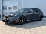 BMW M5 Plug-In Hybrid Touring xDrive - BMW M5: Grau, Kombi