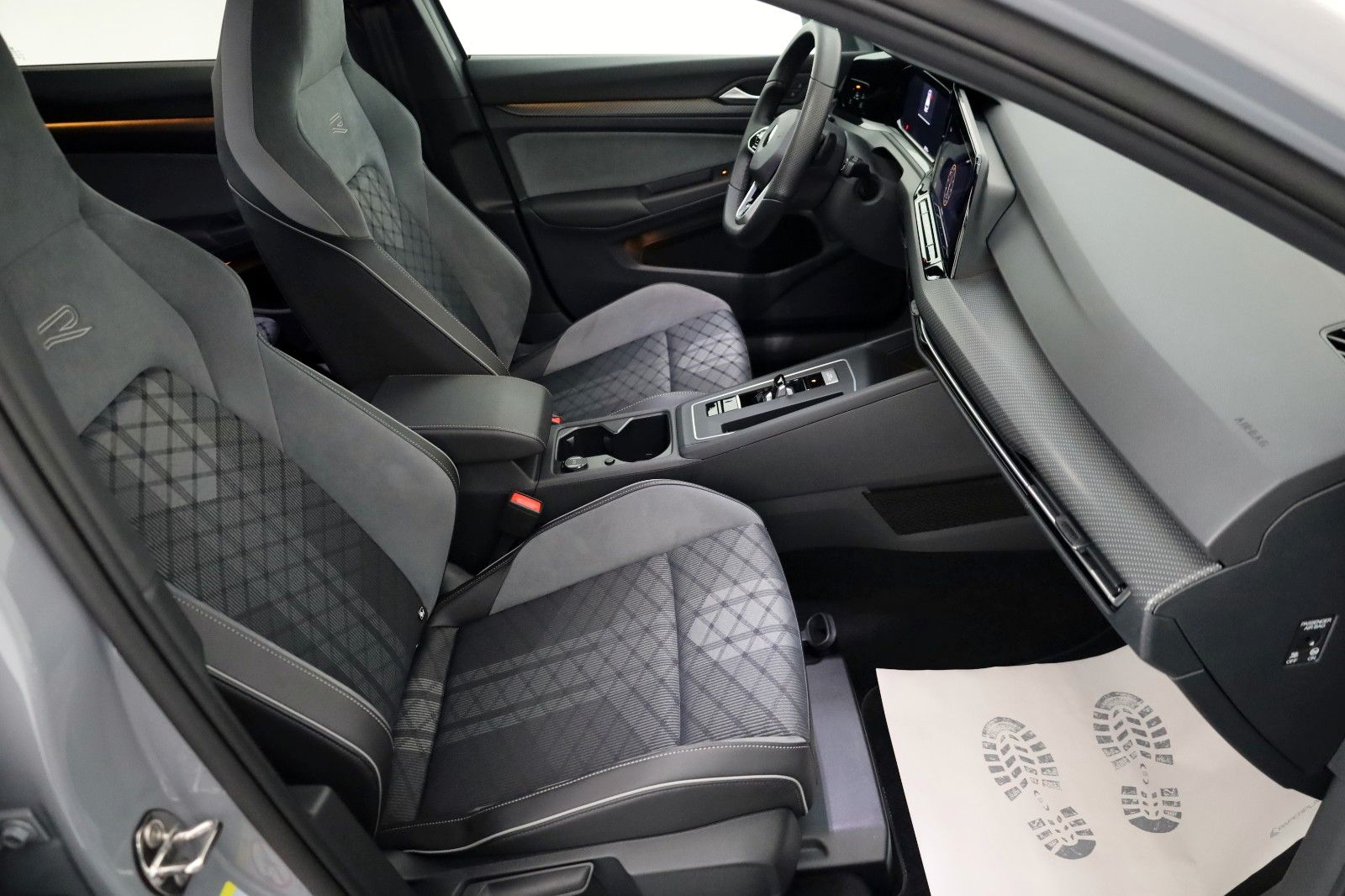 Fahrzeugabbildung Volkswagen Golf VIII Variant R-Line eTSI Navi,LED,ACC,AHK