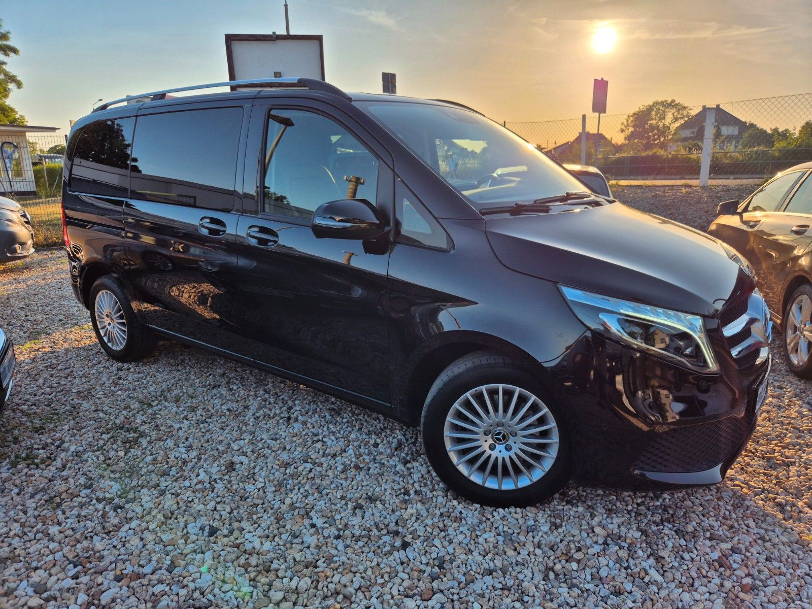 MERCEDES-BENZ V 220d EDITION LED DAB AHK LEDER SPUR