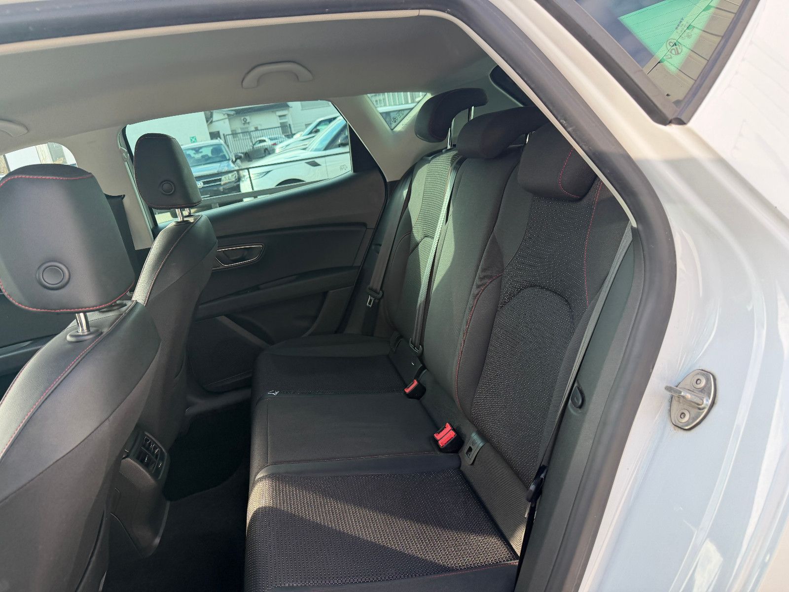 Fahrzeugabbildung SEAT Leon /FR-LINE/LED/NAVI/LEDER/KLIMA/ACC