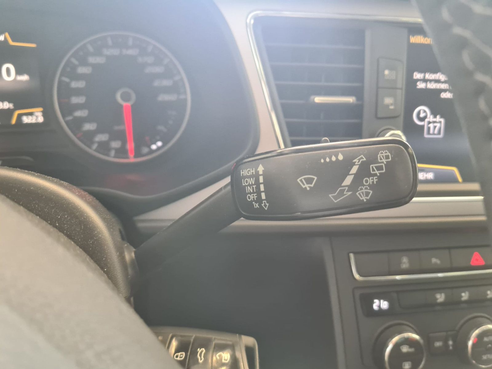 Fahrzeugabbildung SEAT Leon Style / 1. HAND / SCHEKCHEFT / GARANTIE