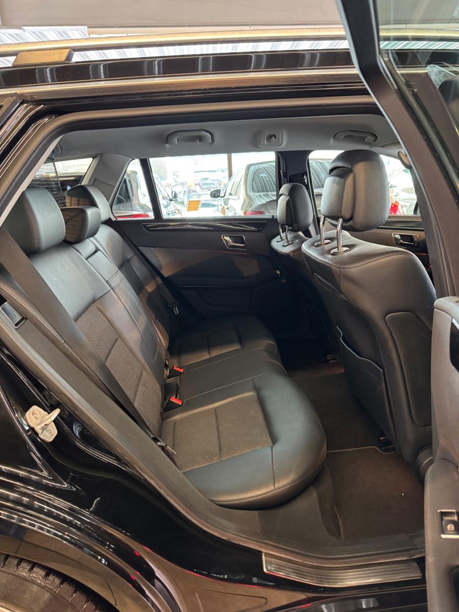 Mercedes-Benz E200 2010 — photo 16