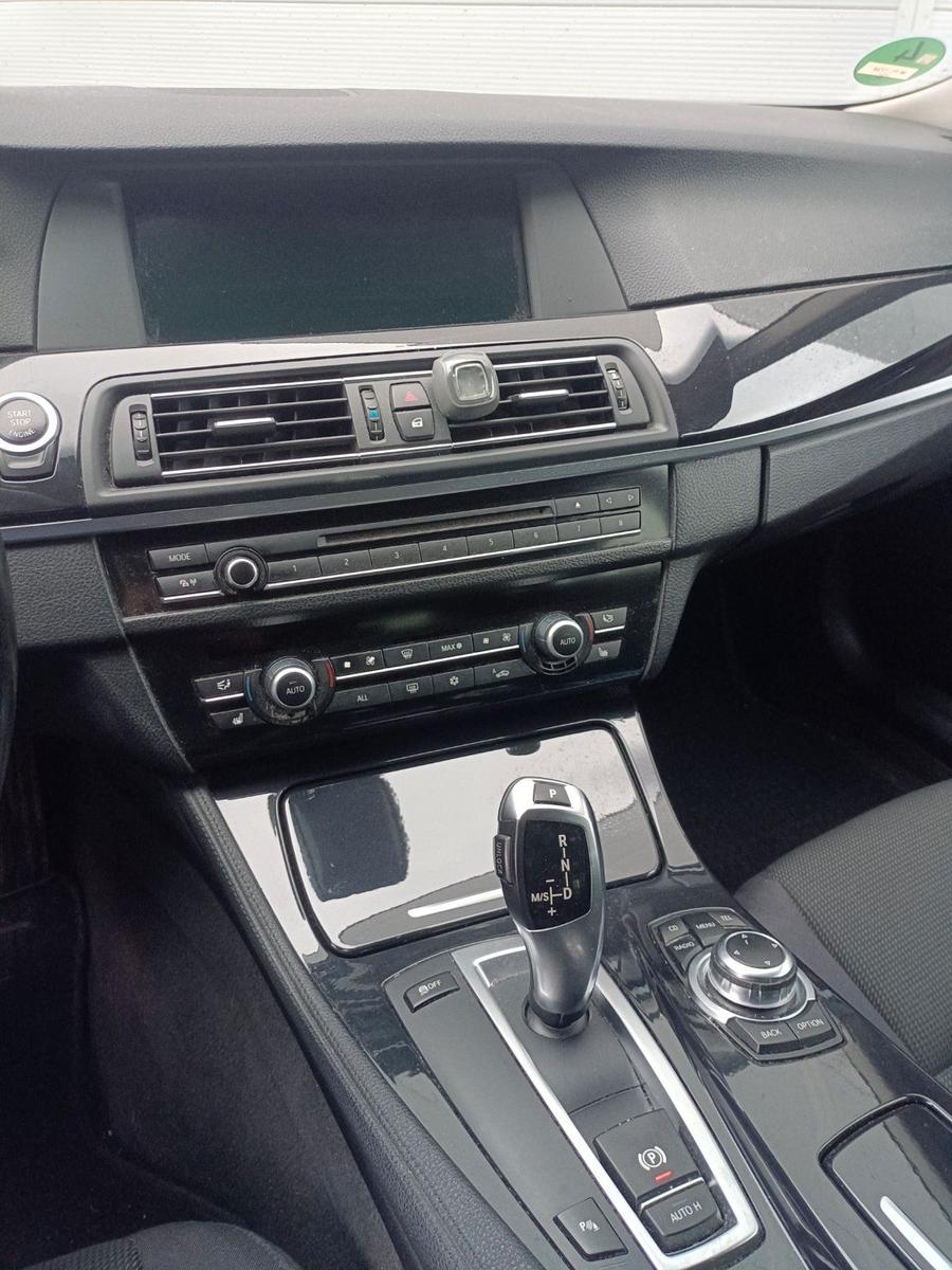 BMW 520 2011 — photo 8