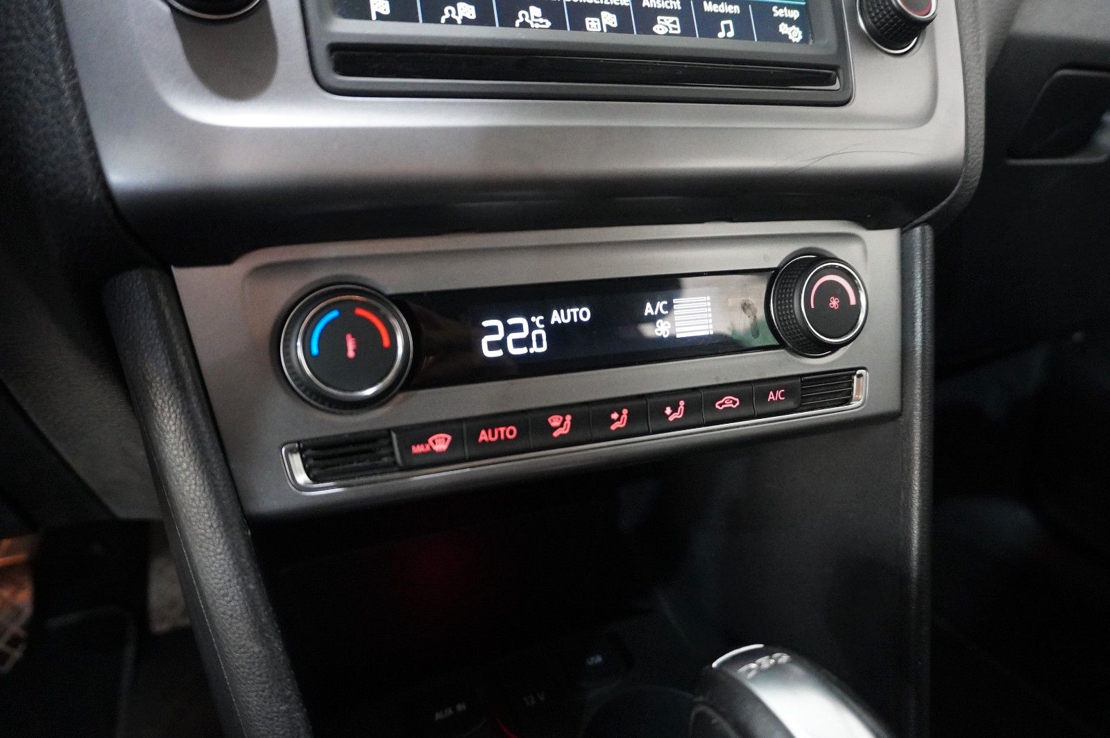 Fahrzeugabbildung Volkswagen Polo V 1.2 TSI LOUNGE DSG NAVI/KLIMA/PDC/TEMP.