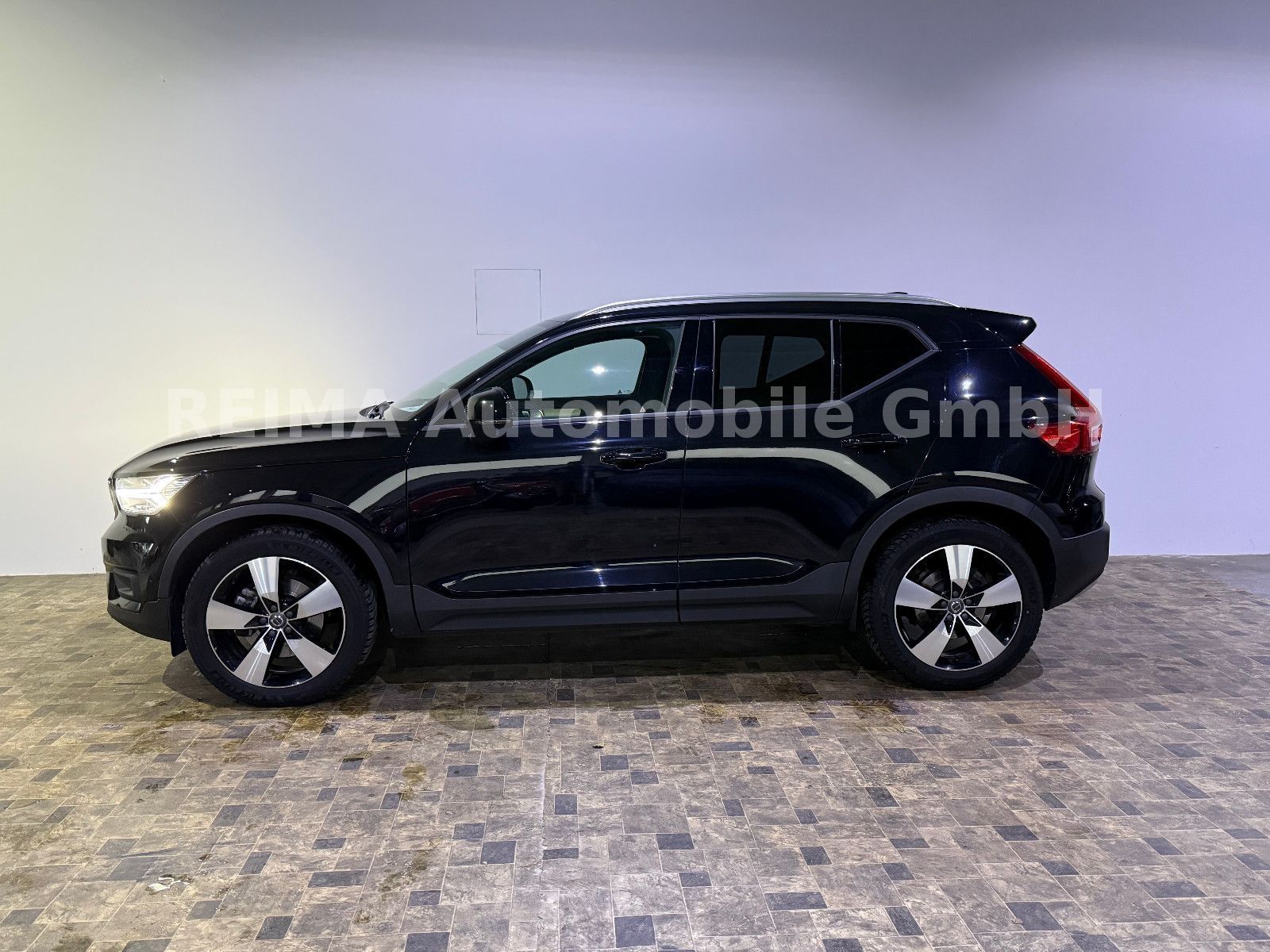 Fahrzeugabbildung Volvo XC 40 D4 Momentum AWD, Pano, LED, H&K
