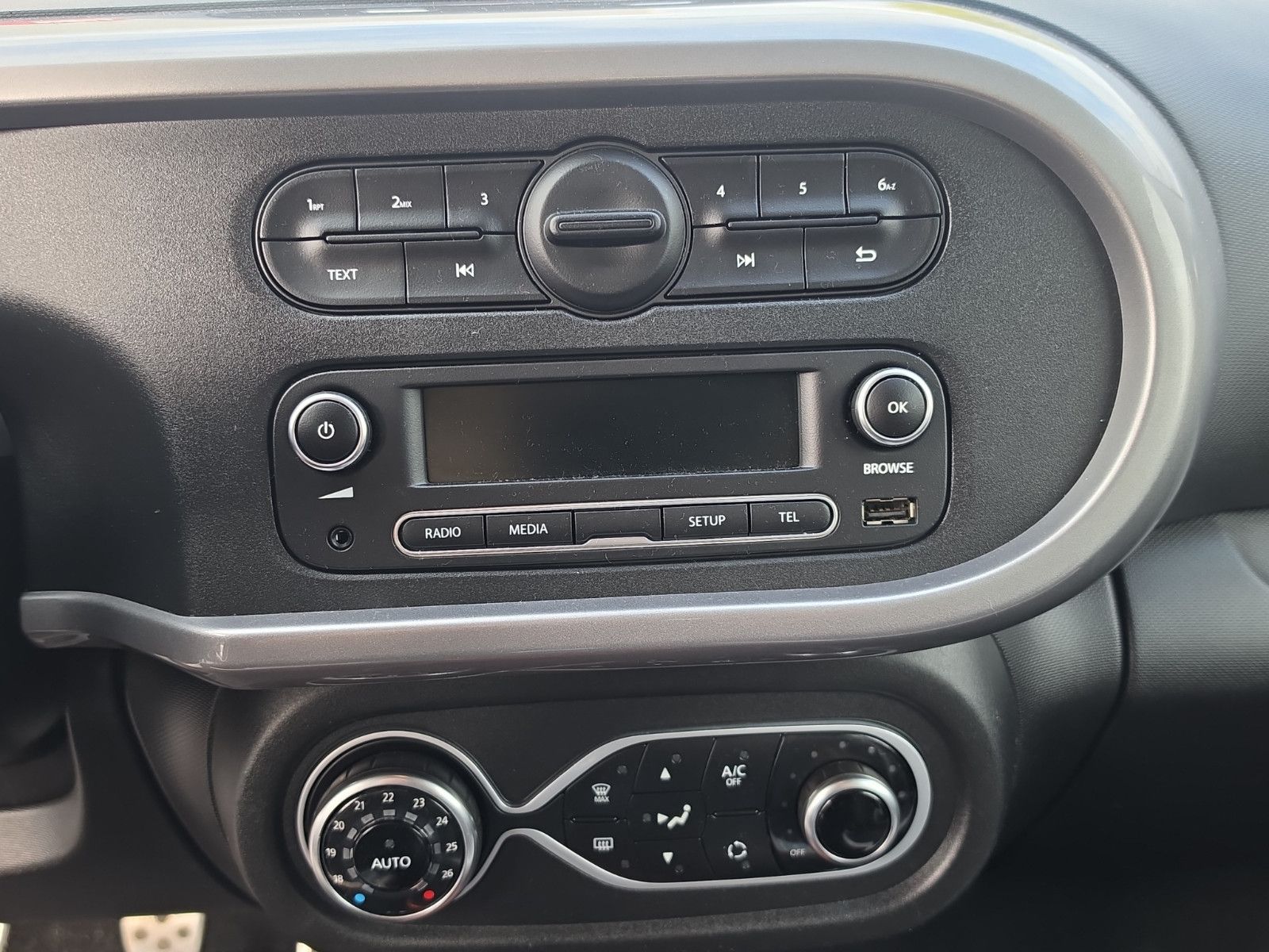 Fahrzeugabbildung Renault Twingo GT Tempomat SHZ PDC TÜV NEU