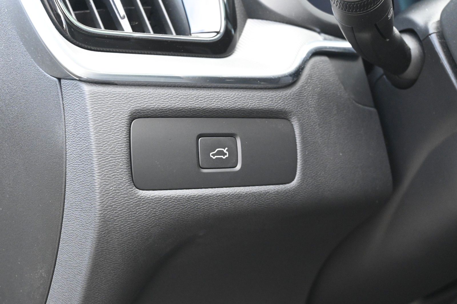 Fahrzeugabbildung Volvo XC60 B4 Ultimate Dark AWD*LUFT*360°*SDTHZG*LED