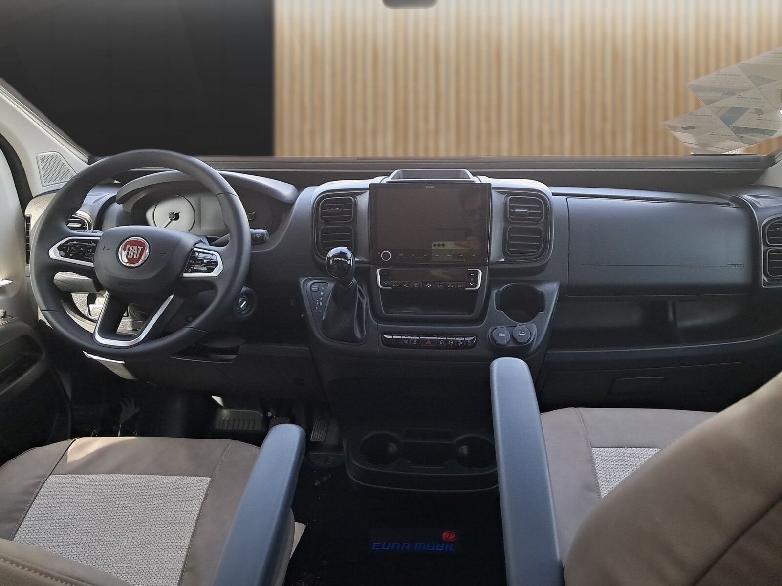 Fahrzeugabbildung Eura Mobil Profila RS PRS 720 EB 180PS Autom. MondialPlus