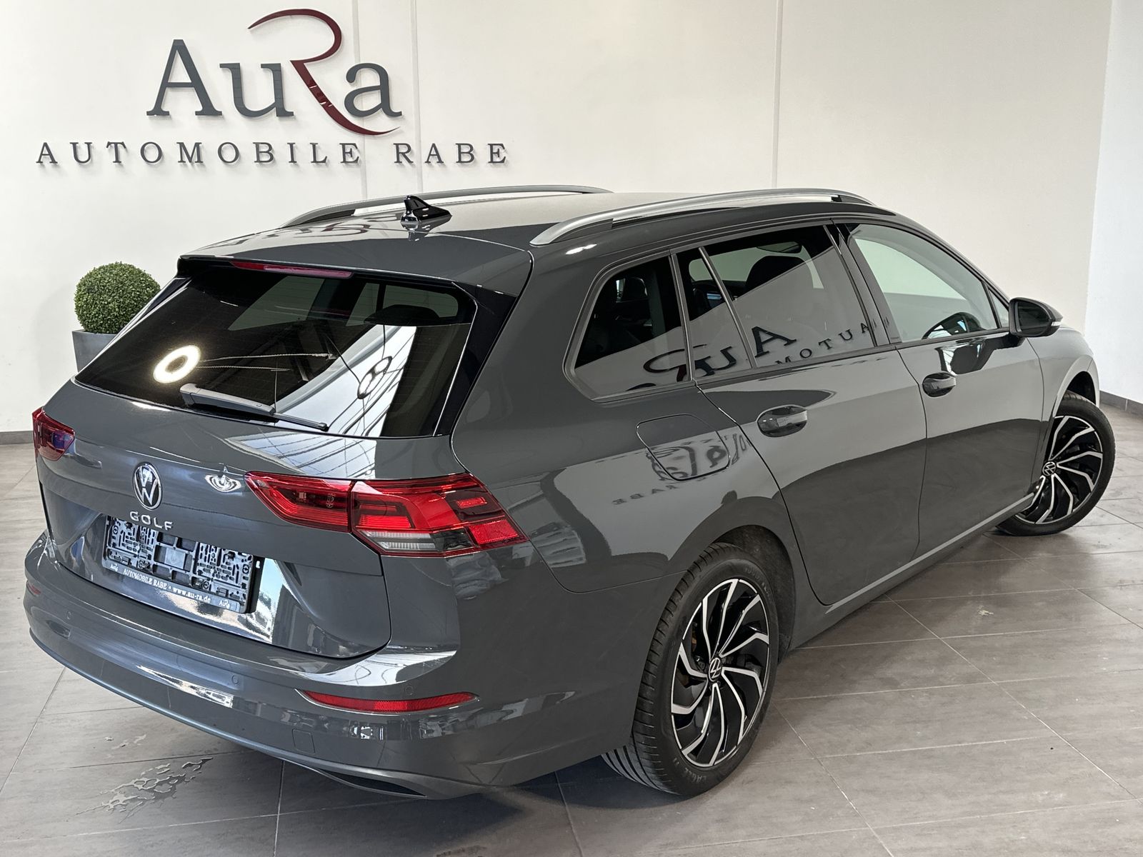 Fahrzeugabbildung Volkswagen Golf Variant 2.0 TDI Life NAV+LED+KAM+VCOCK+HUD