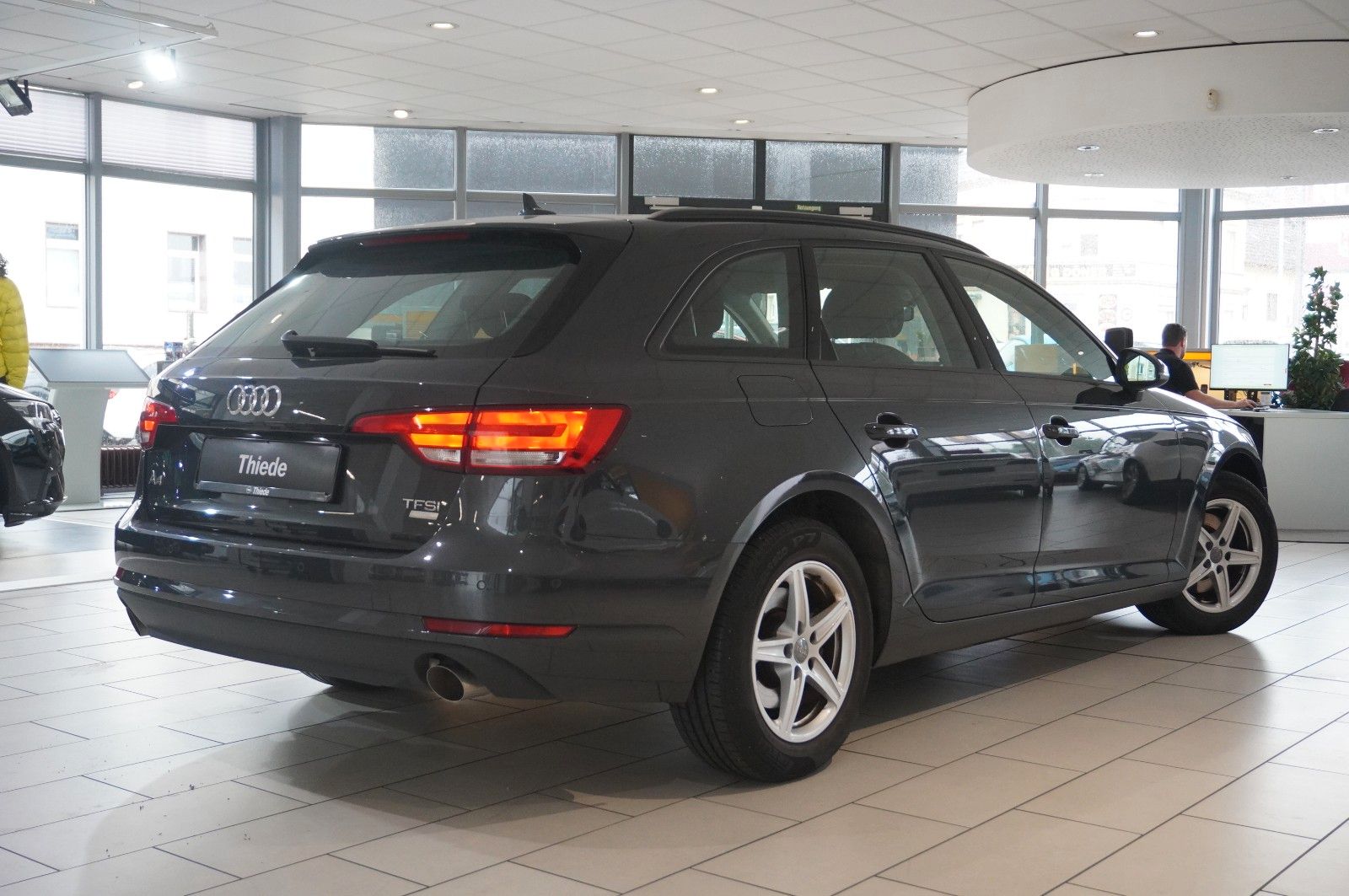 Fahrzeugabbildung Audi A4 Avant 2.0 TFSI ULTRA SPORT NAVI/LED/SHZ/PDC