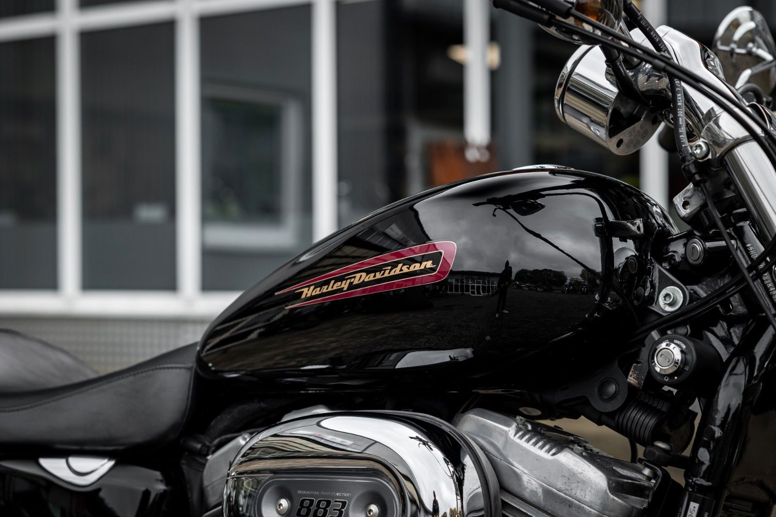 Fahrzeugabbildung Harley-Davidson XL883C CUSTOM SPORTSTER - VORVERLEGTE FUßRASTE